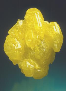 Sulfur, Maybee Quarry, Monroe County, Michigan. A large sulfur crystal with some smaller parallel crystals attached. Specimen 5.5 cm tall. Photo by J. Scovil. (DM 23134)
